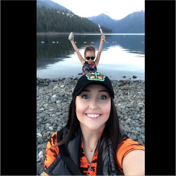 Meet your Posher, Hannah - Picture 5 of 5